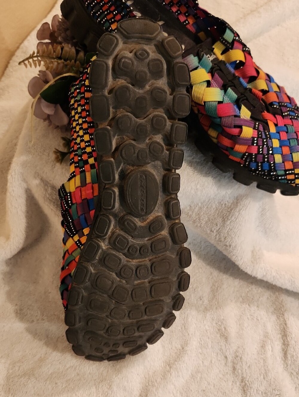 Skechers Women's Rainbow Woven Slip-On ( Rare Find ) - Picture 4 of 7